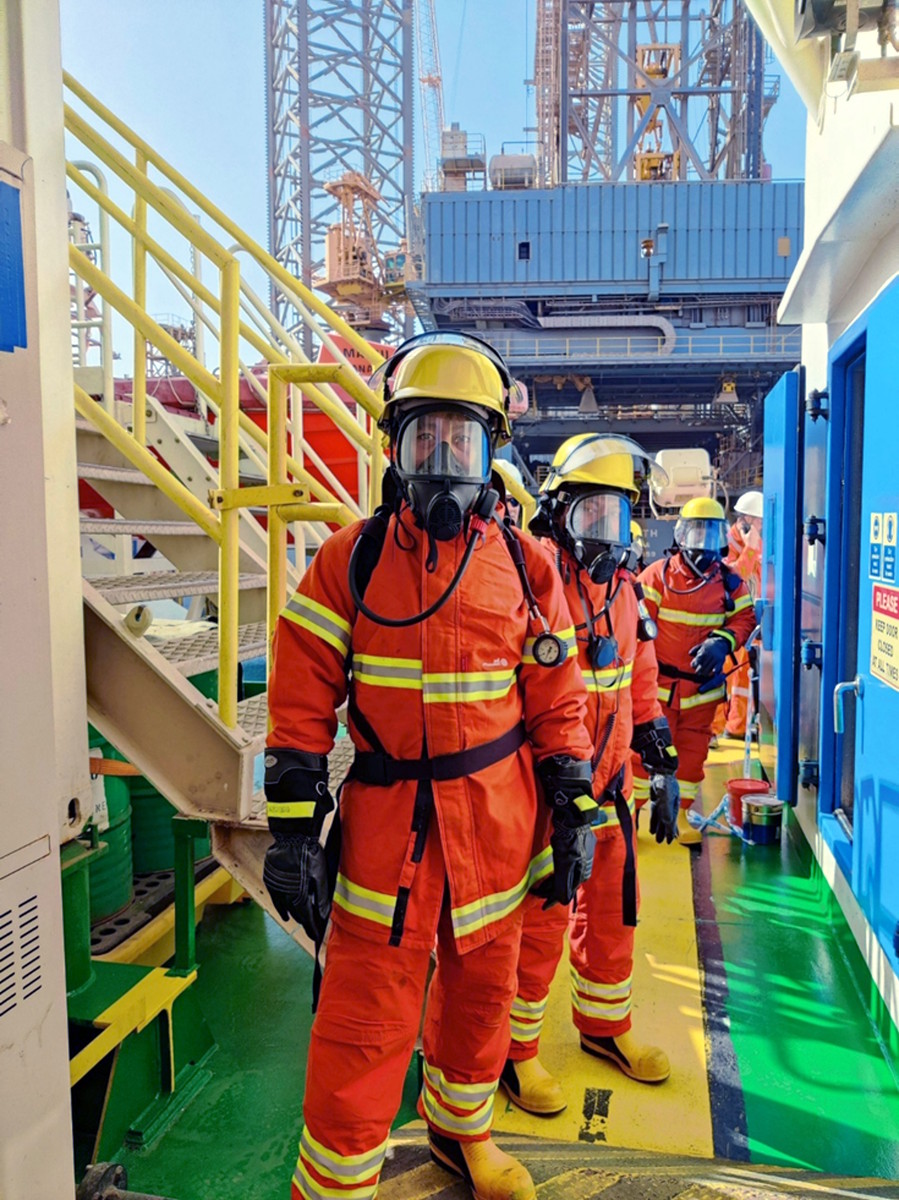 rig workers